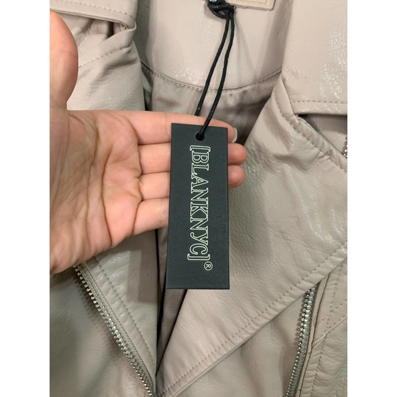 All in favor simone green floral wrap mini dress size Medium NWT‎ - Picture 4 of 7